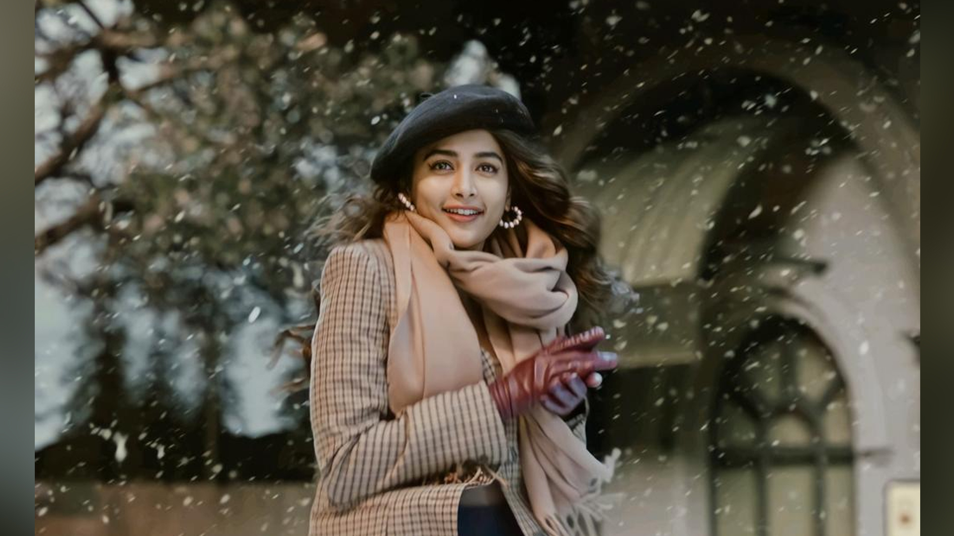 Pooja Hegde becomes the jaan of the nation with her latest song Jaan Hai Meri!