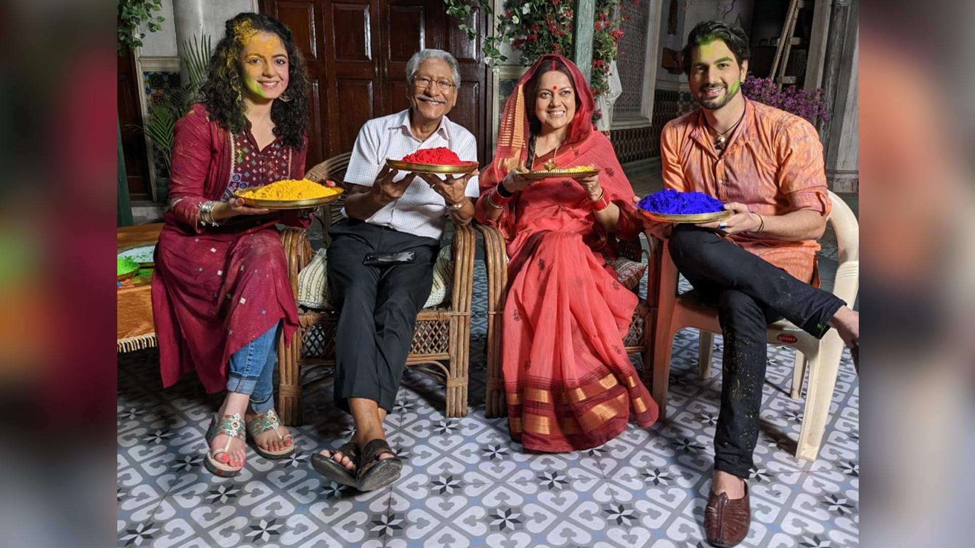 ‘Holi Hai Bhai Holi Hai’ on the sets of ‘Dosti Anokhi’!