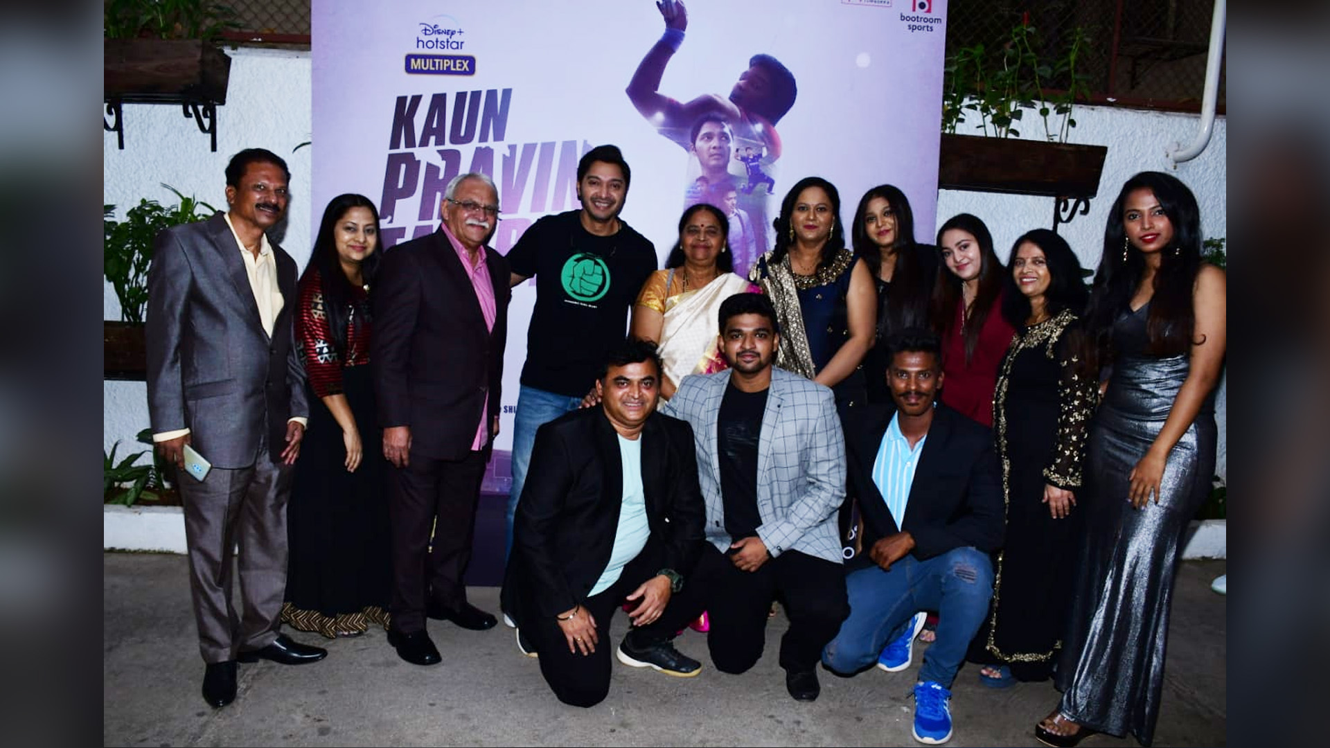 SHREYAS TALPADE SPENDS A SPECIAL AND AN EMOTIONAL EVENING WATCHING KAUN PRAVIN TAMBE? WITH THE CRICKETER’S FAMILY!