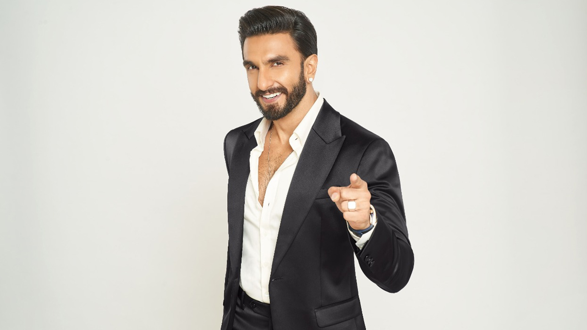 SUPERSTAR RANVEER SINGH to Perform at IIFA 2022