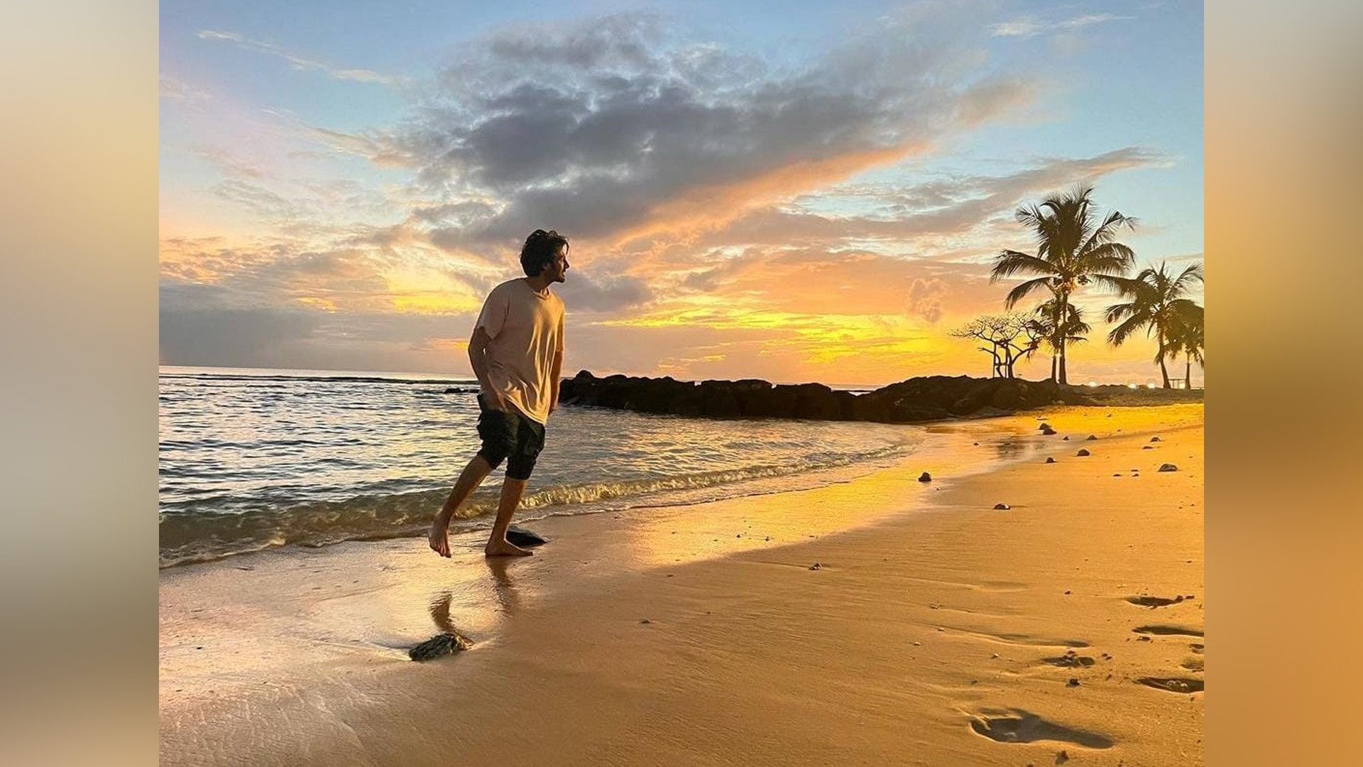 Kartik Aaryan drops scenic posts from Mauritius amidst Shehzada shoot!