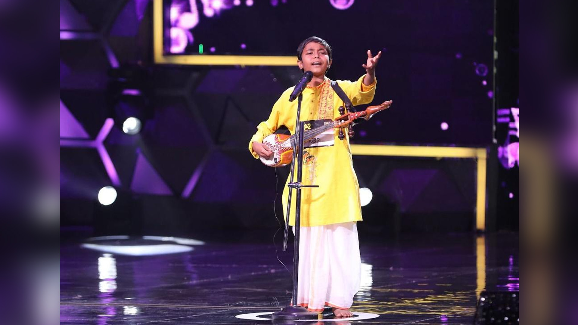 11 year old Pranjal Biswas from Kolkata stuns everybody with his magical performance on Superstar Singer 2