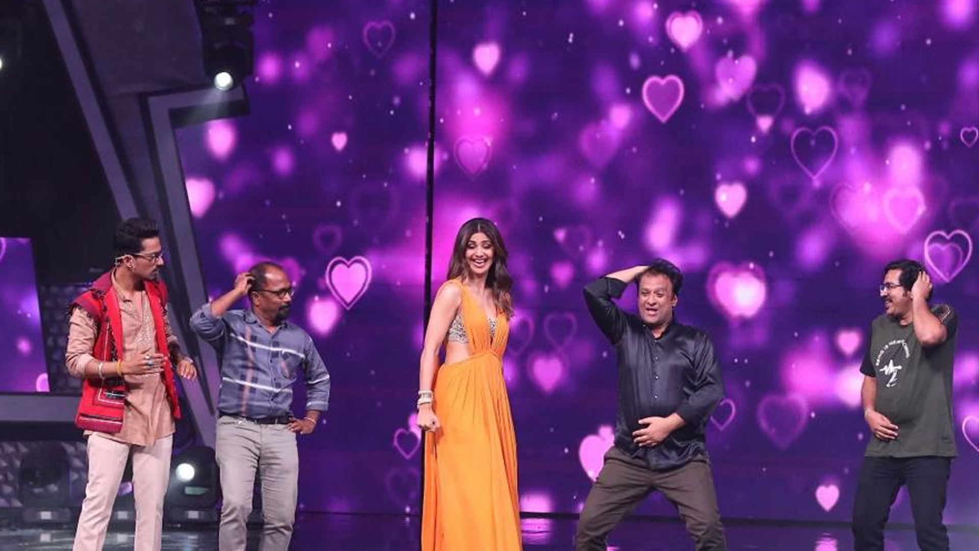 Shilpa Shetty sets the stage on fire with her dance moves on Superstar Singer 2