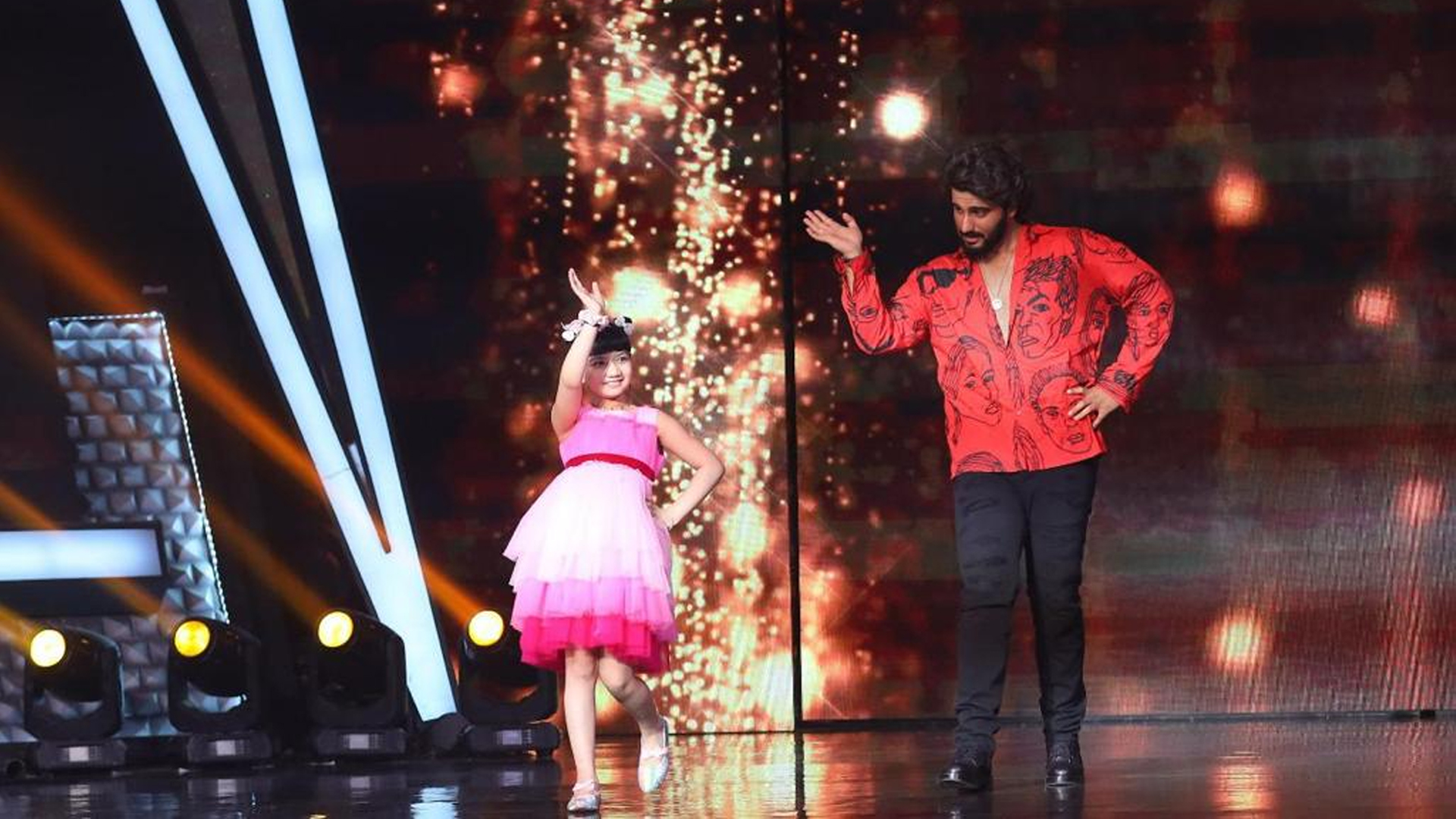 Superstar Singer 2’s very own ‘Miss Mohali’ Sayisha Gupta teaches Arjun Kapoor how to ramp walk