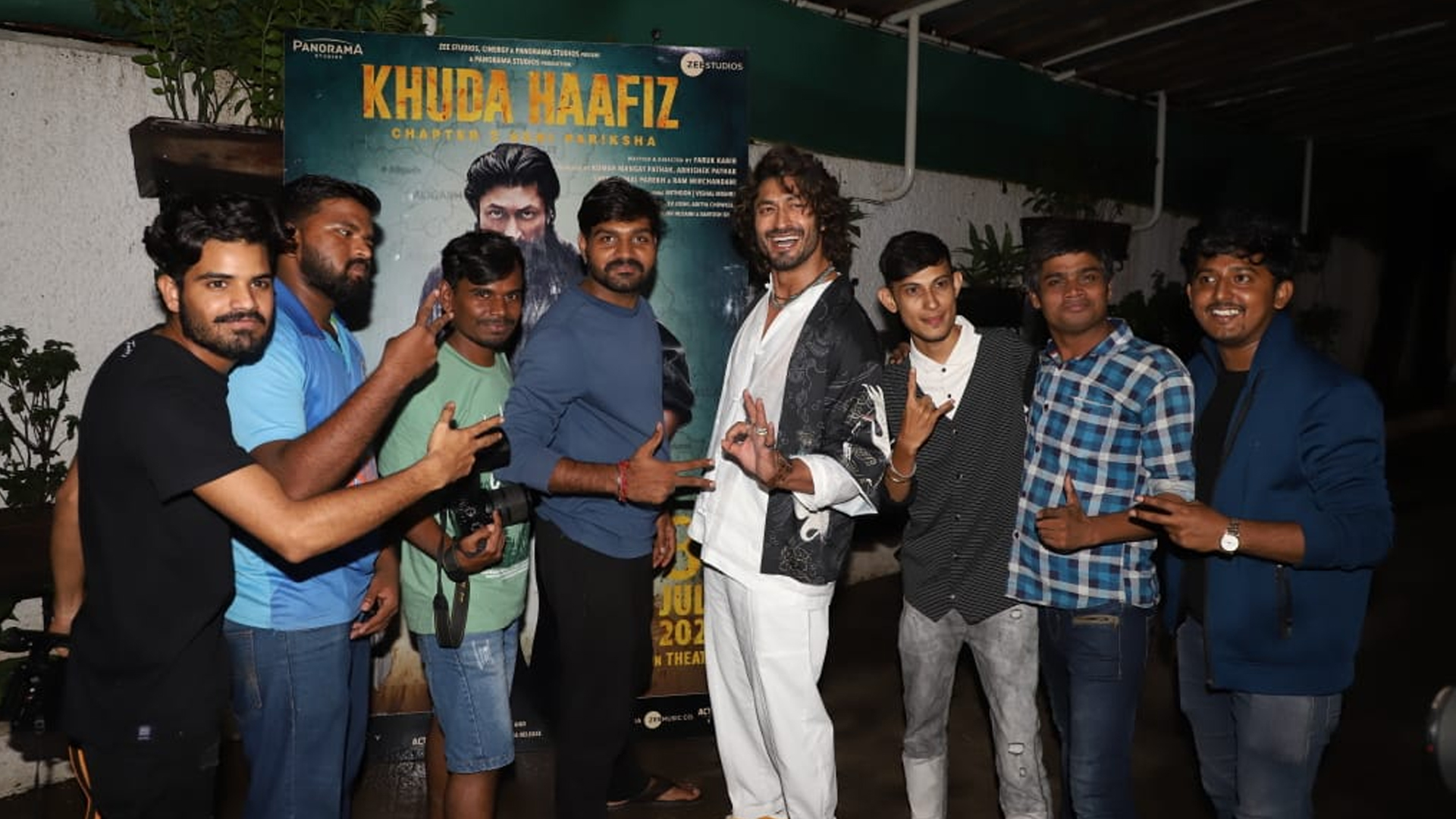 Vidyut Jammwal and Faruk Kabir hosted a screening for the paparazzi photographer and the videographers