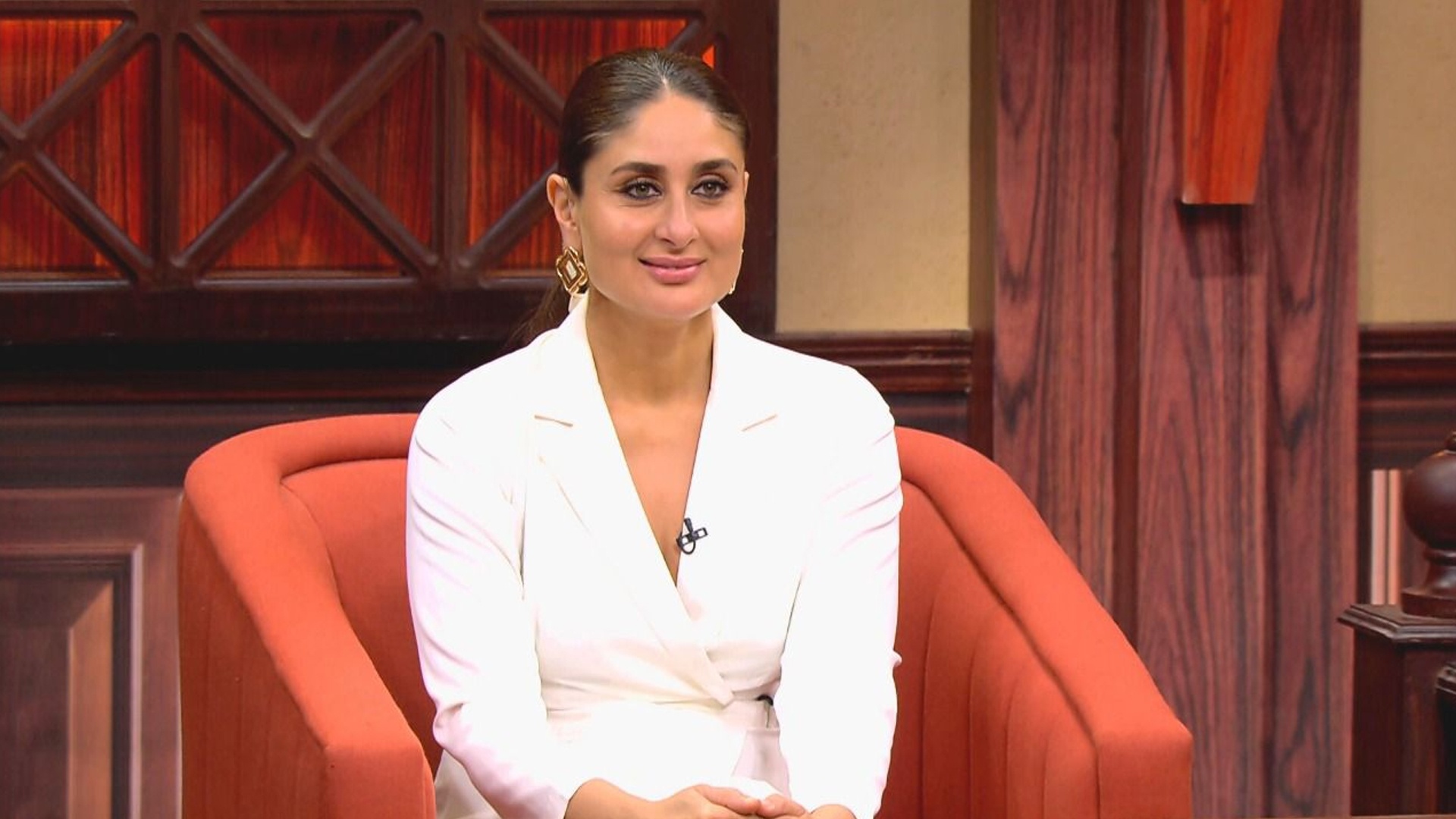 “Mai Thi Party Mai, Mai khud Ek Gift Hu” says Kareena Kapoor Khan, on being asked what she gifted KJo on his birthday, in the upcoming episode of Amazon miniTV’s Case Toh Banta Hai