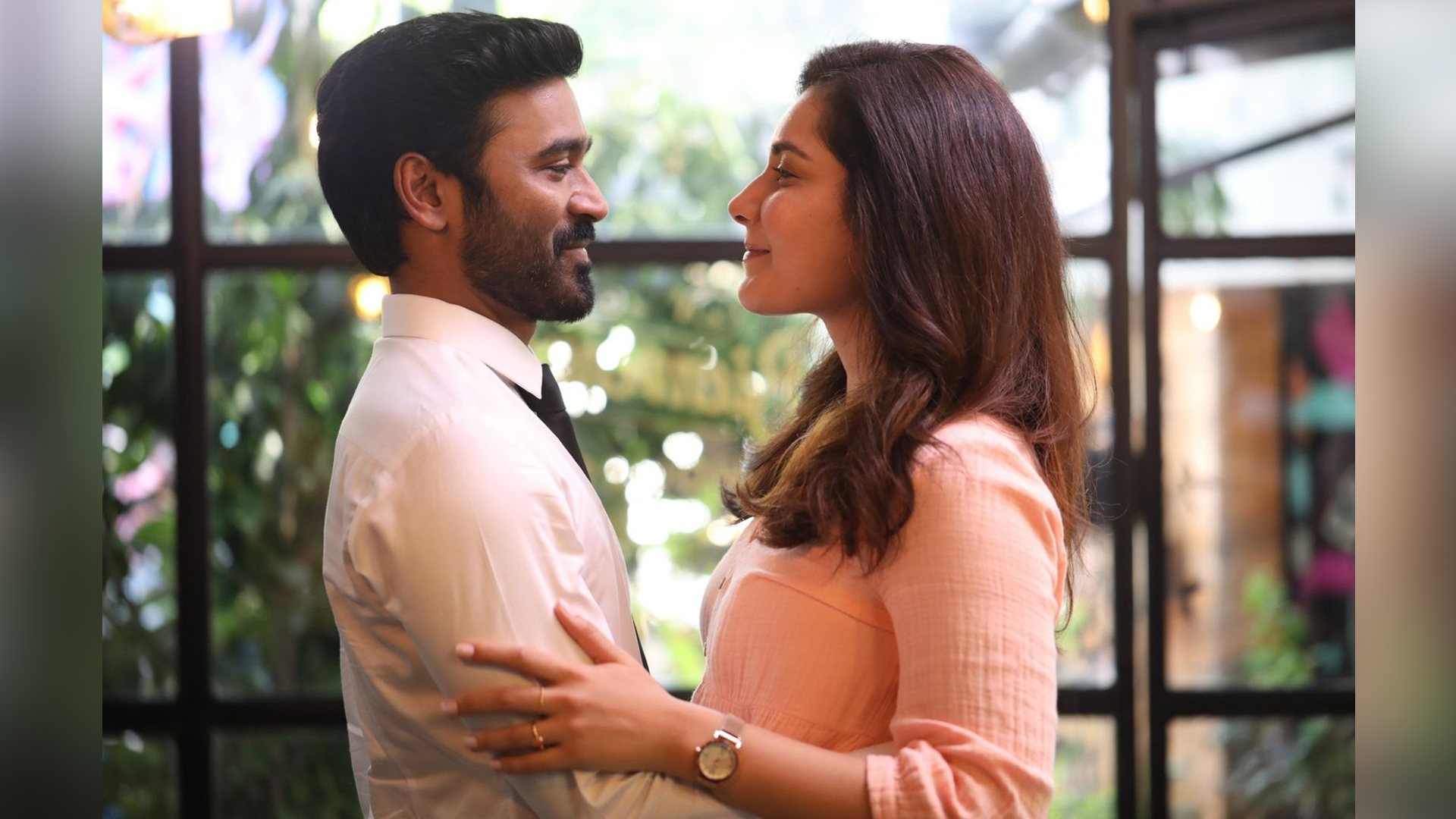 Raashii Khanna shares a warm picture with co-star Dhanush and writes a heartwarming note to thank the fans for their love on ‘Thiruchitrambalam’