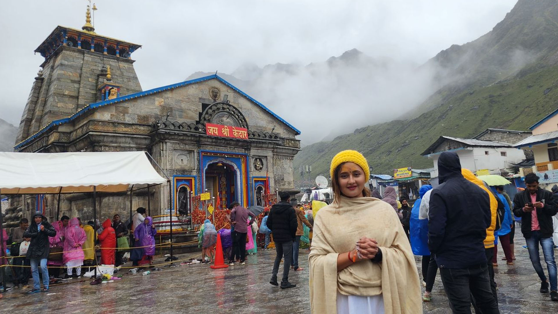 Rashami Desai makes a religious trip to Kedarnath to seek blessings