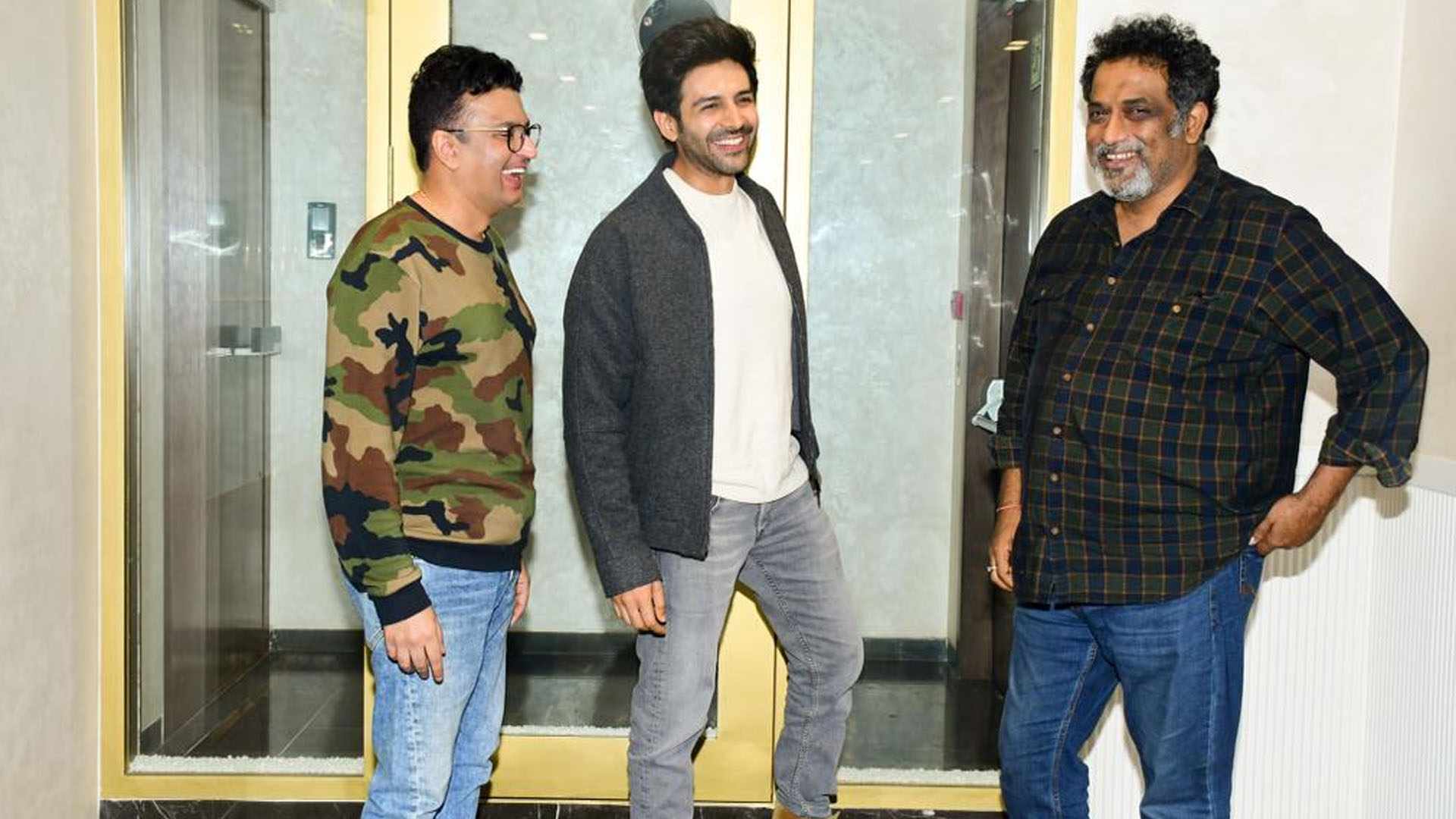 Kartik Aaryan, Director Anurag Basu and Producer Bhushan Kumar meet to discuss about Aashiqui 3