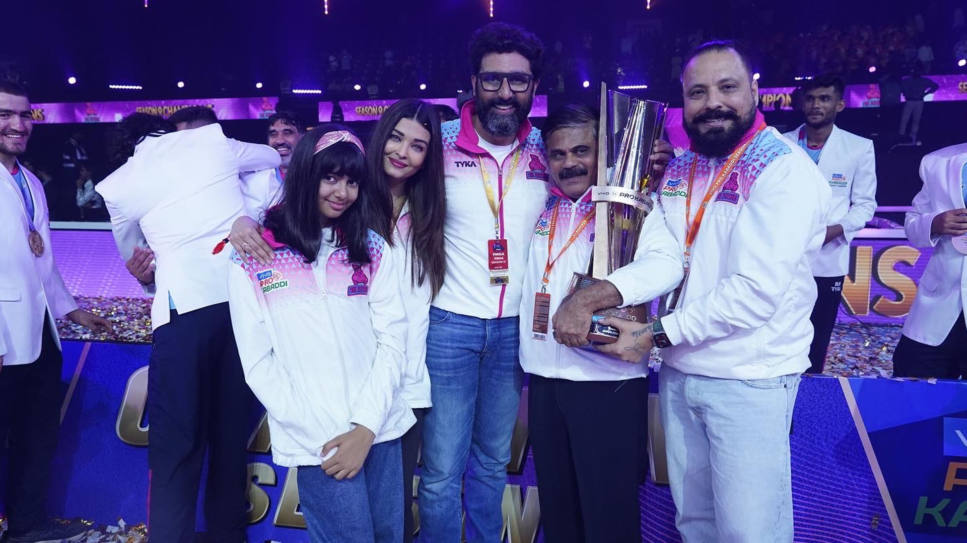 Bachchans Rejoice As Jaipur Pink Panther wins Pro Kabaddi League