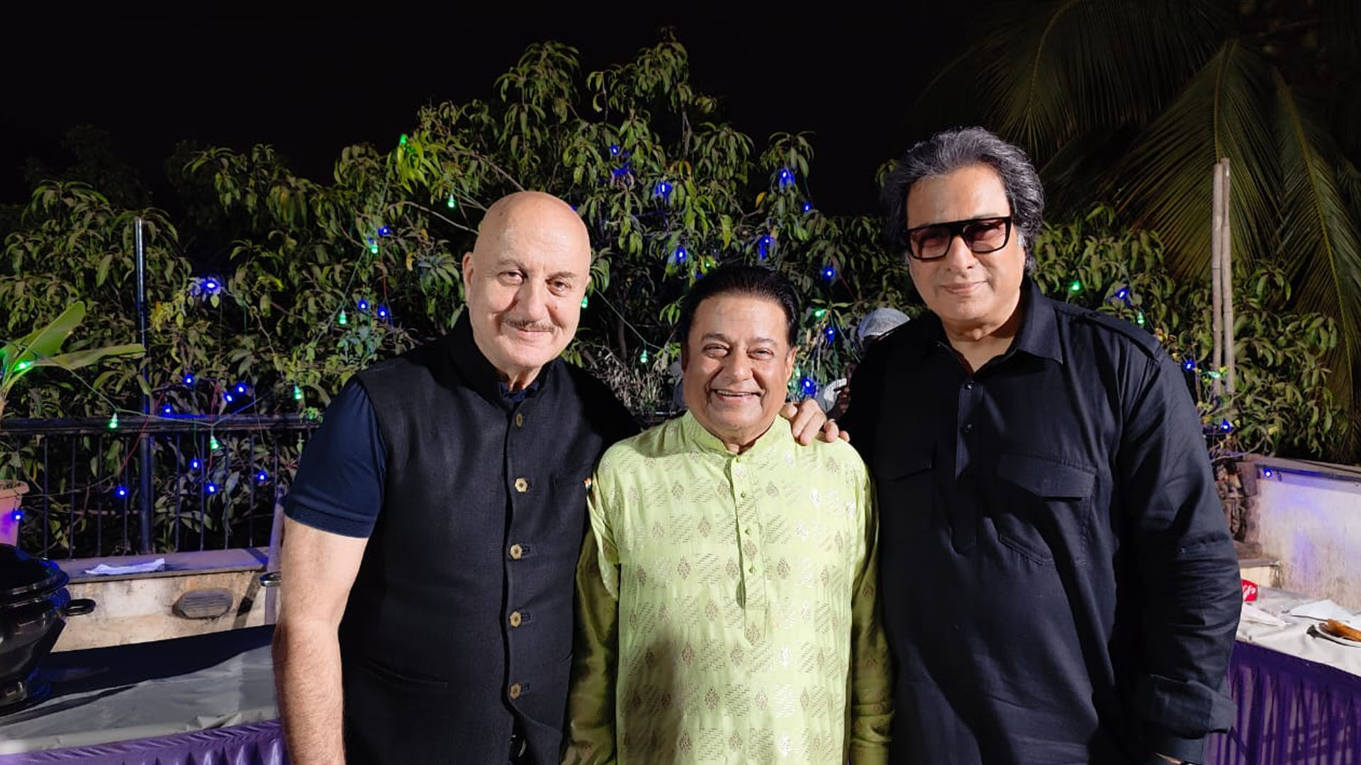 Anup Jalota showers praise on Anupam Kher, says ‘Aapki Uunchai hi aapke jeevan ka Saaransh hai’