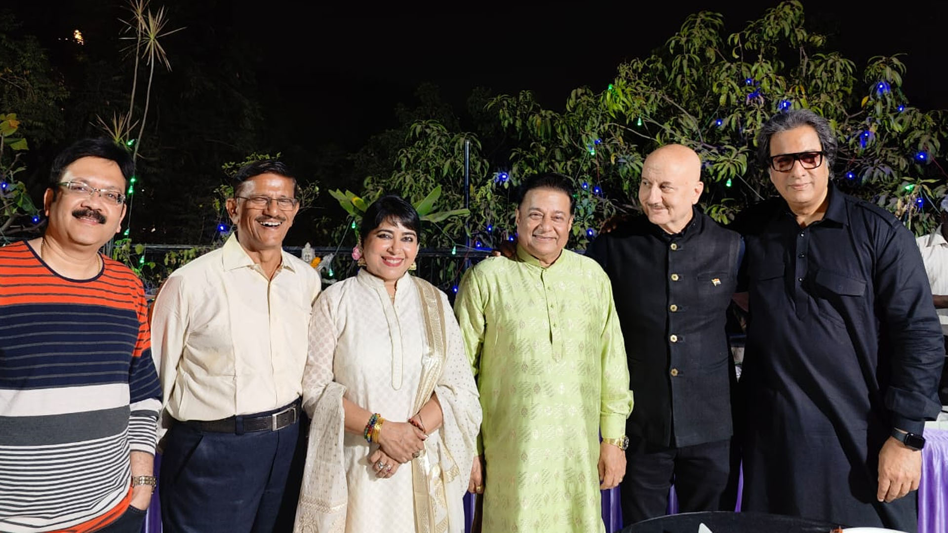 “Aapki Uunchai hi aapki Saaransh hai,” said Anup Jalota to an emotional actor Anupam Kher