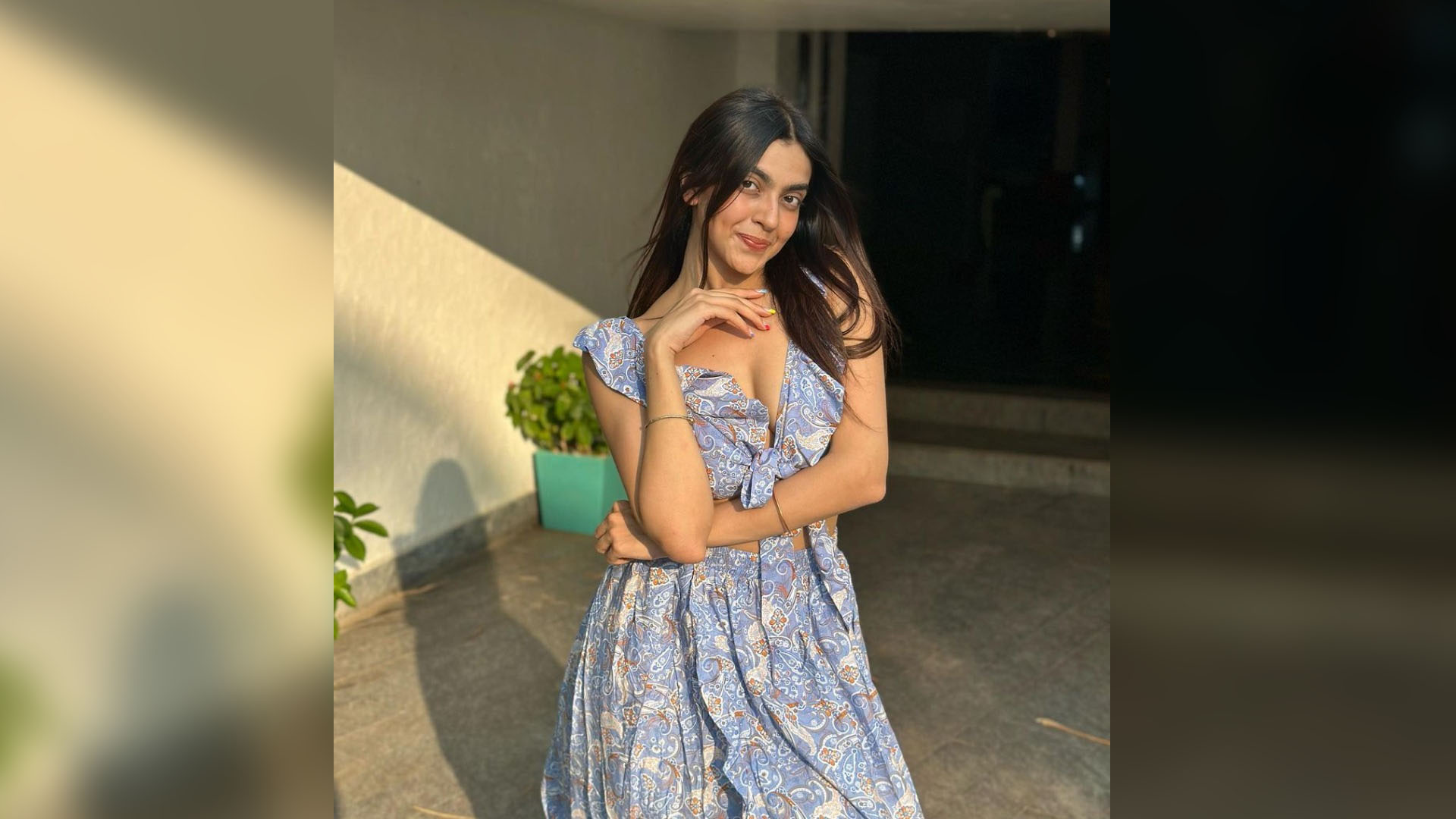 “I couldn’t be happier to start the new year by being on set and shooting my first debut film.” says actress Kashika Kapoor