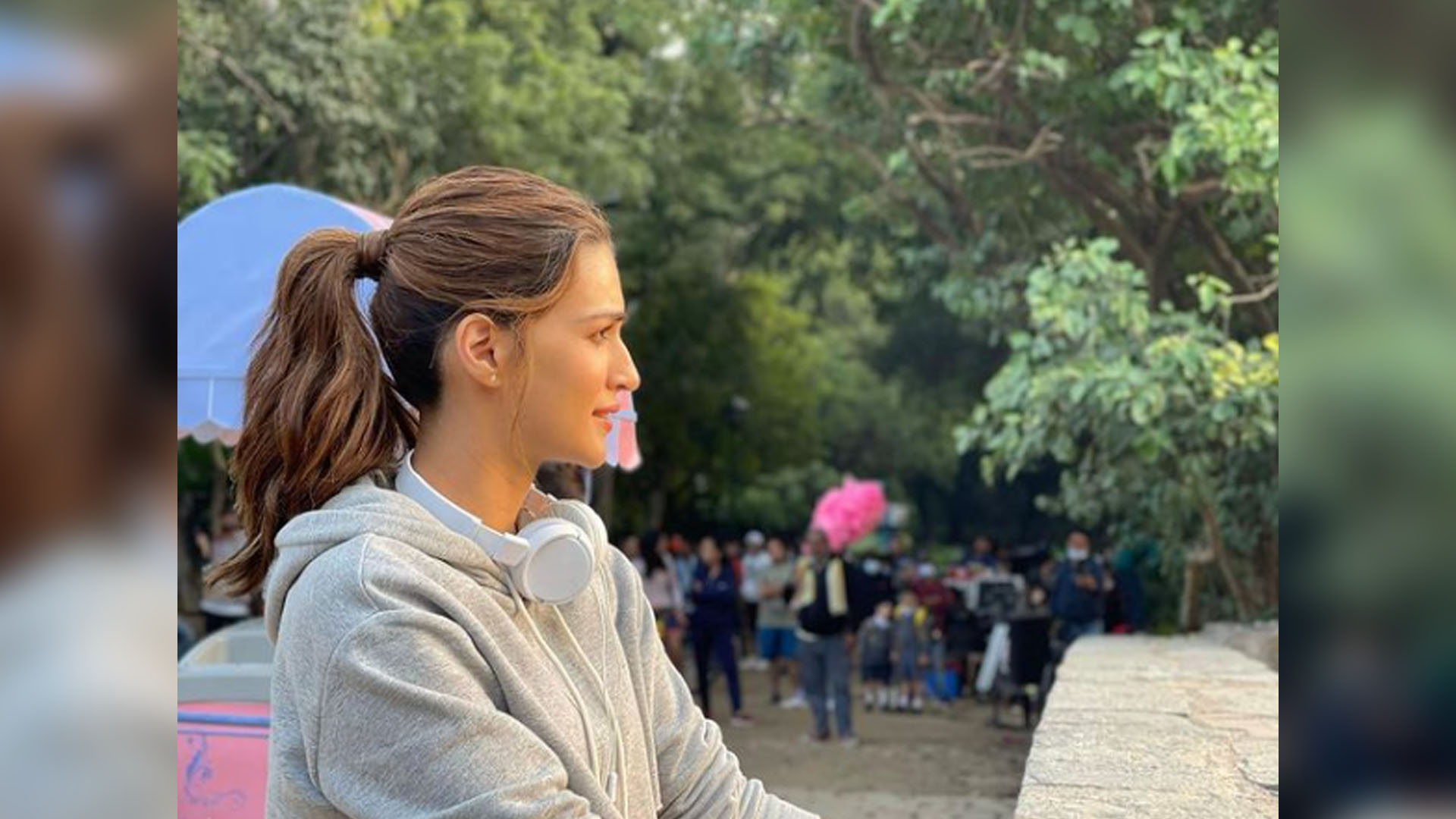 ‘Samara’ Kriti Sanon shares a BTS pic from Shehzada sets, clicked by Kartik Aaryan!