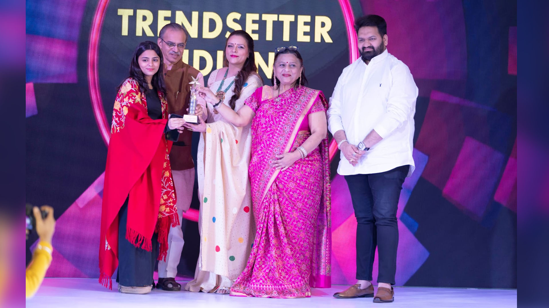 KHADIOLOGY- The Trend Setter Indians Award 2023 Was A Dazzling Night To Remember