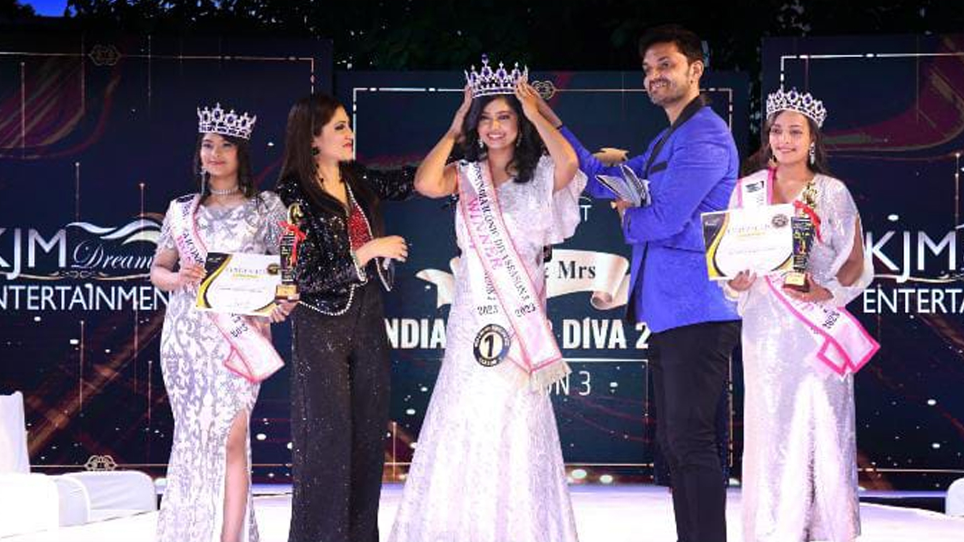 Miss and Mrs India iconic diva 2023 season 3 and Karrizmma Star international award organized by Kavitha Kishore and Reyansh Sharma