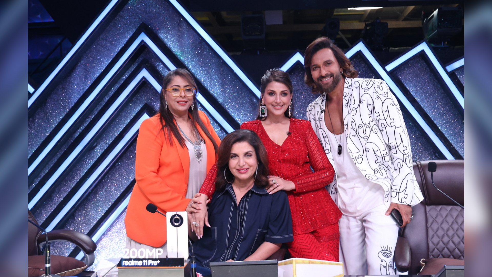 Geeta Kapur shares the judges’ panel with mentor Farah Khan for the “Cinema ke 110 Saal, Bemisaal” special on India’s Best Dancer