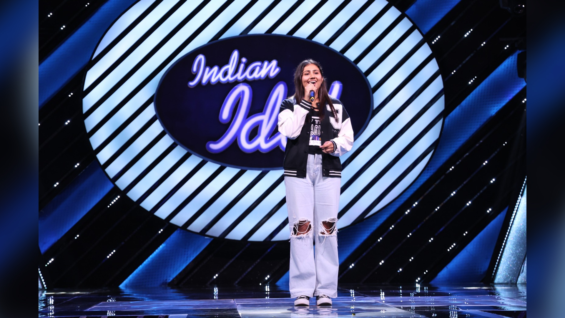 Will Adya Mishra’s singing style leave a lasting impression on the Indian Idol judges, compelling them to award her the Golden Mic?