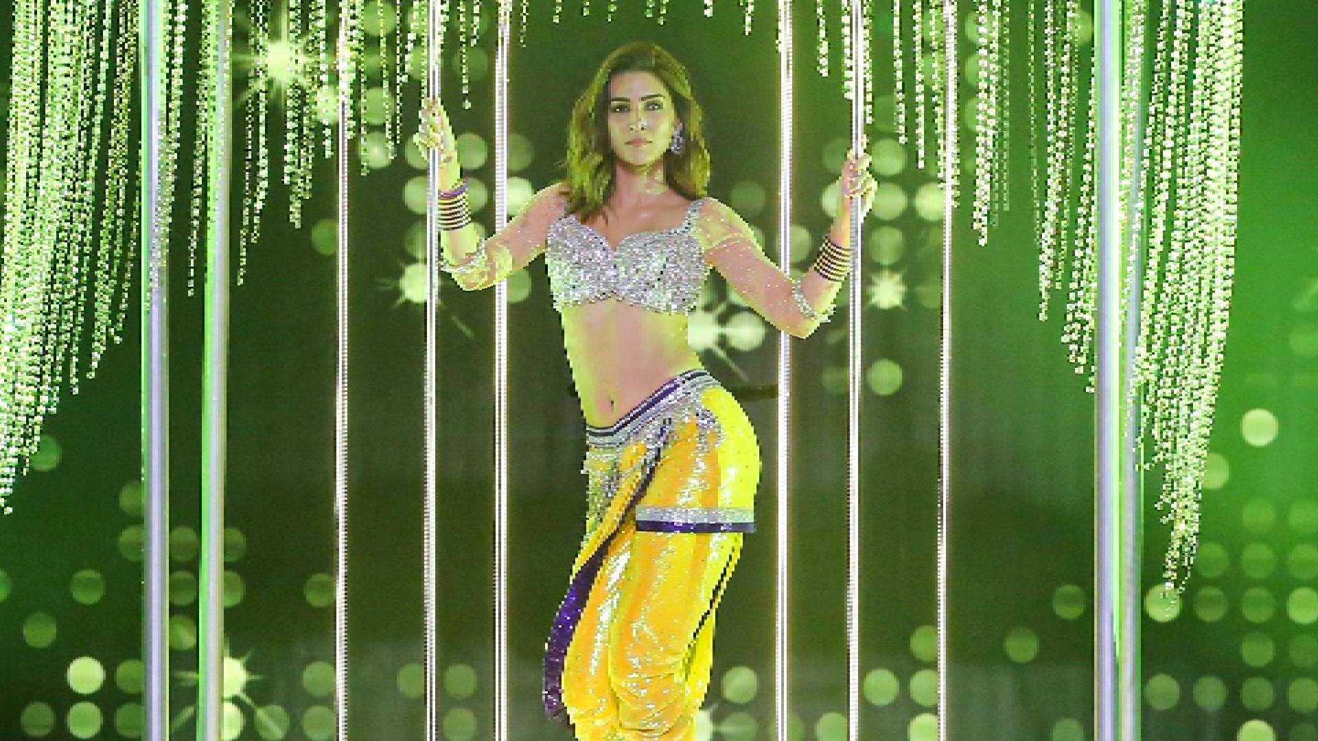 ‘Param Sundari’ Kriti Sanon adds her trademark tadka to the 22nd Zee Cine Awards Presented by Maruti Suzuki Arena