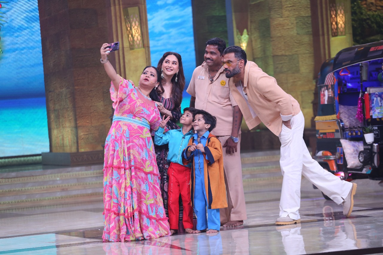 It’s ‘Garmi Ki Chuttiyaan’ on ‘Dance Deewane’ – Madhuri Dixit and Suniel Shetty reminisce their childhood