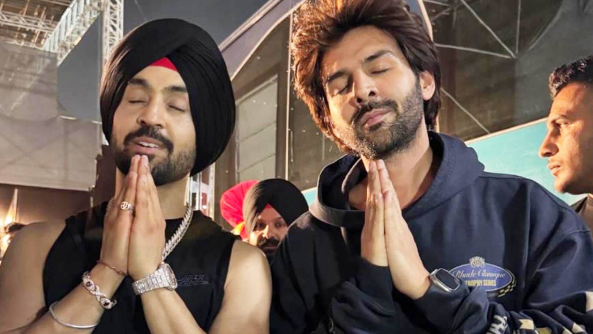 Diljit Dosanjh and Kartik Aaryan Celebrate the Success of Bhool Bhulaiyaa 3 at the Dil-Luminati Concert!