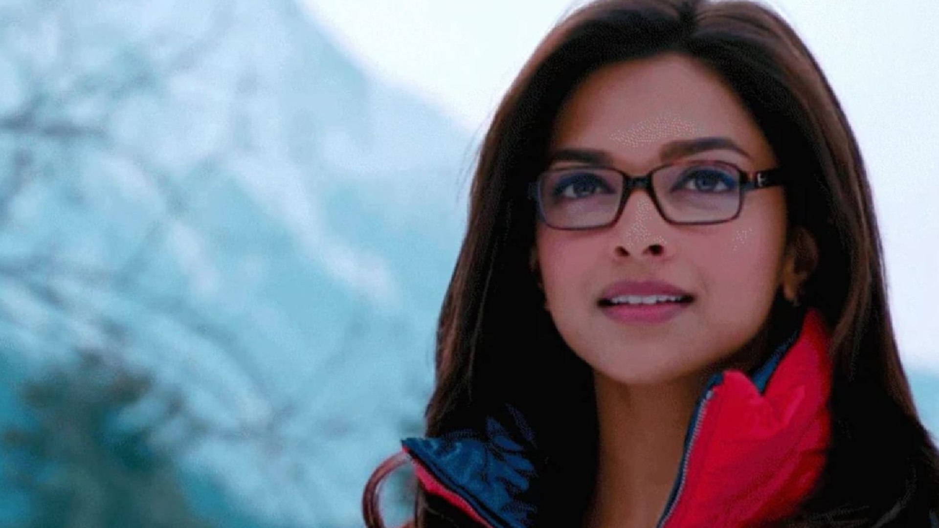 Iconic Naina Fever Strikes Again! Fan Channels Deepika Padukone’s Iconic Chashmish Naina Look as she watches Yeh Jawaani Hai Deewani in theatre