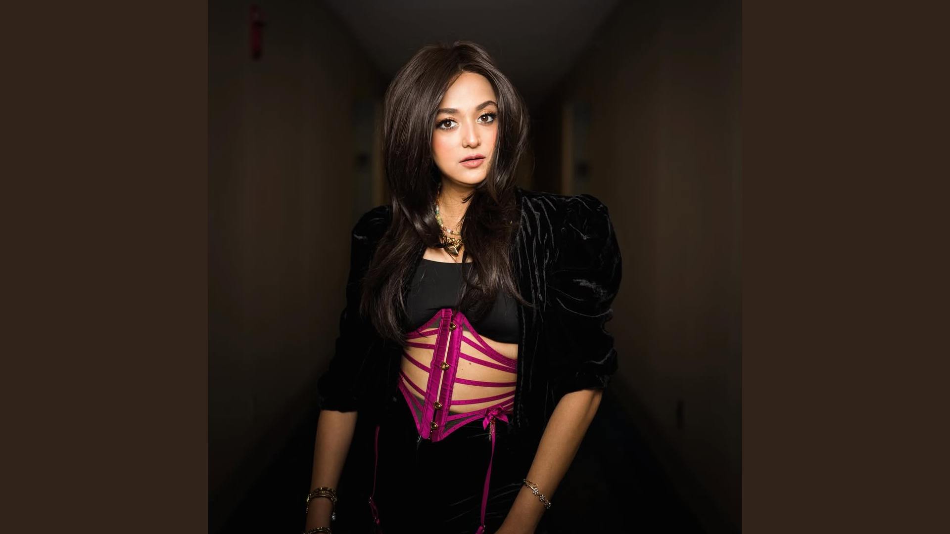 Shining on her US tour, Monali Thakur shares her excitement before the Boston Concert!