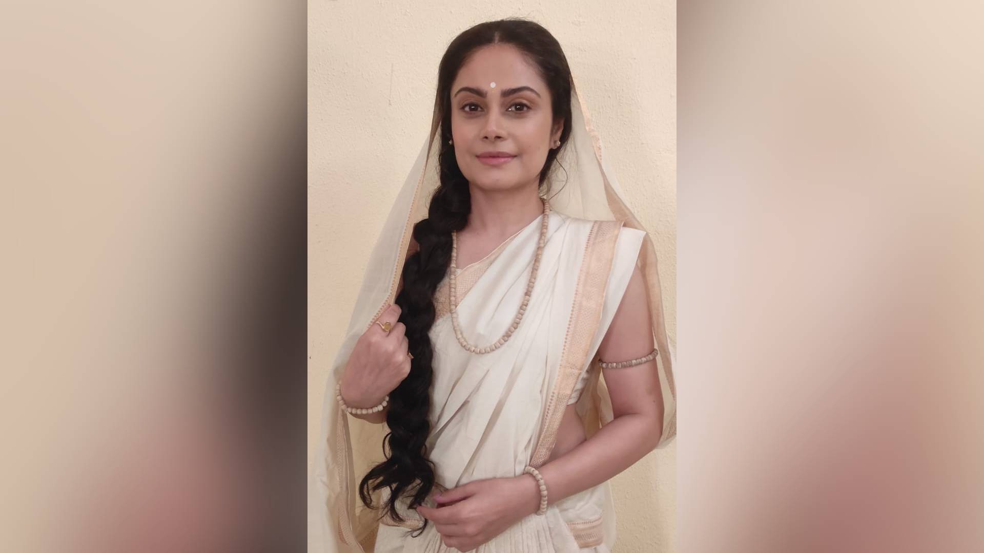 “I read a few books and each of them gave me a different insight into Kunti’s personality and journey” says Toral Rasputra on her preparation for Sony SAB’s Hastinapur Ke Veer