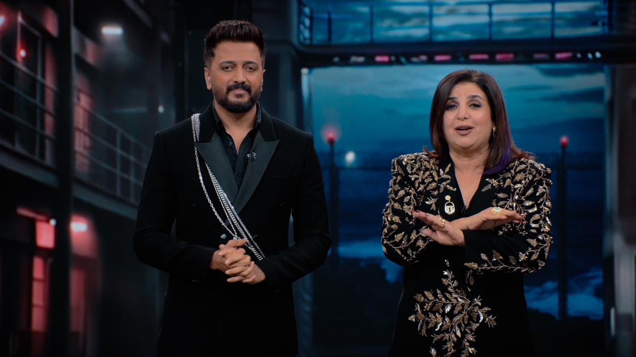 Which inmate receives a surprise gift from Jailer Farah Khan?